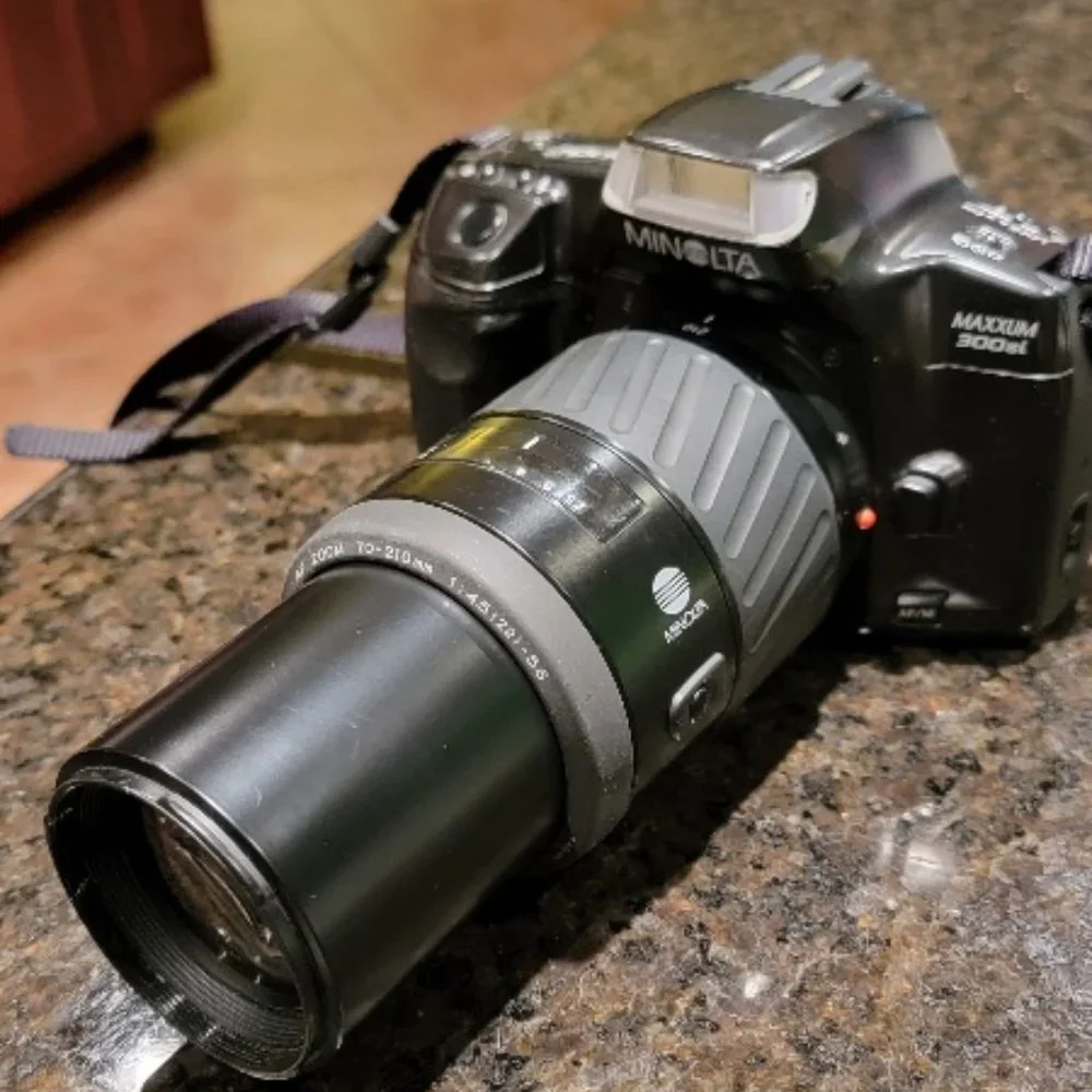 Minolta Maxxum 300si SLR Film Camera with Minolta AF Zoom 35-70 mm Lens